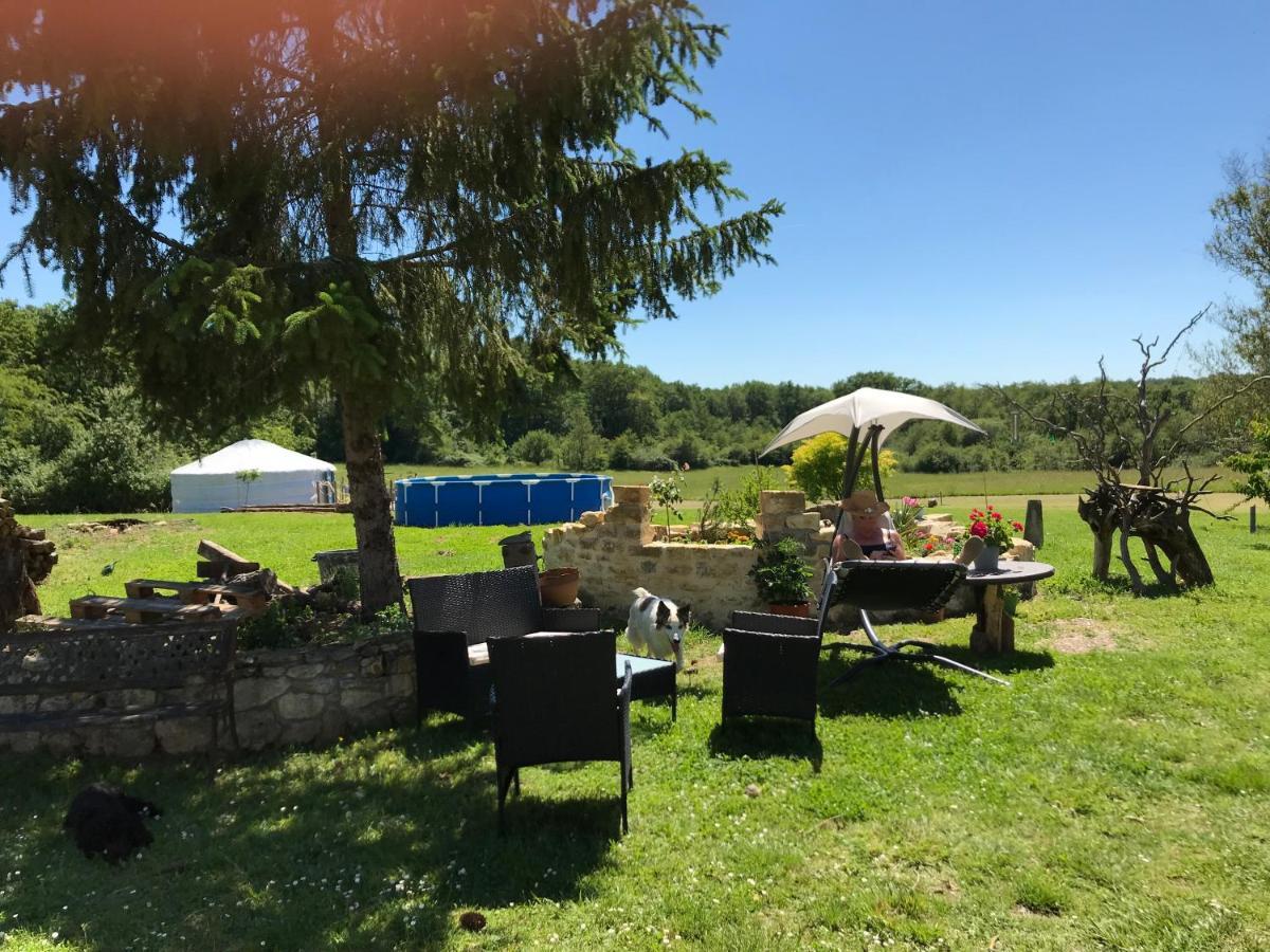 Отель French Fields Luxury Glamping Original Mongolian Yurt Le-Vieux-Cerier Экстерьер фото